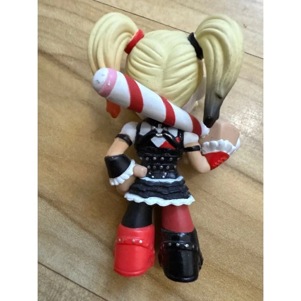 Funko Harley Quinn Vinyl Figure (2015) - Picture 5 of 8